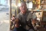 75 yaşındaki usta, baba mesleğini sürdürüyor, el işçiliği koç boynuzu bıçak üretiyor