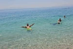 Adilcevaz’da plajlar Ege’yi aratmıyor 