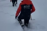 AFAD ekipleri yoğun kar altında 4 saat yürüyerek aileye ulaştı