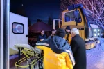 Ağrı’da yolu kapalı köydeki hasta paletli ambulansla hastaneye ulaştırıldı 