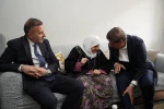 AK Parti İstanbul milletvekilleri Anneler Günü dolayısıyla sahadaydı 