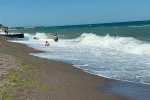 Akçakoca’da dalga boyu 2 metreyi aştı 