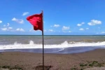 Akçakoca’da sahile kırmızı bayrak çekildi 