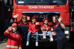 Alevlere koşan süper anneler 