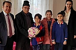 Altıntaş’ta miniklerden emekli öğretmenlere anlamlı ziyaret 