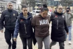 Annesinin sevgilisini bıçaklayan genç ve polise tokat atan annesi tutuklandı 