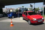 Antalya’da iki otomobil çarpıştı: 1 yaralı