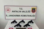 Antalya’da kaçak silah operasyonu 