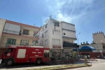 Antalya’da yangında ev sahibi ve bir itfaiye eri dumandan etkilendi 