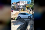 Araç sahibine ulaşılamayınca otomobilin etrafını kazdılar 