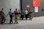 Araçlarıyla seyir halindeki aileye silahlı saldırıda bulunan zanlılar tutuklandı