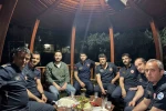 "Araçta kedi var" yazısını dikkate aldı, sevimli 3 yavru kediyi kurtardı 