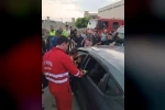 Araçta kilitli kalan çocuk camın kırılmasıyla kurtarıldı 