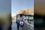 Ayvalık’ta metruk bina yangını 