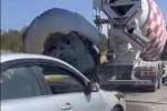 Ayvalık’ta seyir halinde alevler içinde kalan otomobilin imdadına beton mikseri yetişti