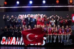 Bakan Bak’tan Milletler Ligi şampiyonu Filenin Sultanları’na tebrik 