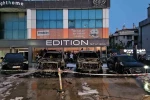 Bakırköy’de 50 milyon TL değerinde 4 otomobil alevlere teslim oldu 