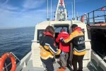 Balıkçı teknesinde rahatsızlanan vatandaşa Sahil Güvenlikten tıbbi tahliye