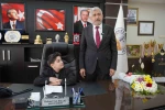 Başkan Hallaç, koltuğunu 10 yaşındaki Ebubekir’e devretti 