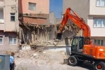 Bayburt’ta metruk binalar yıkılıyor