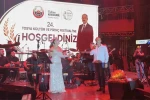 Belediye başkanı konserde şarkı söyledi, vatandaşlar unutulmaz bir gece yaşadı