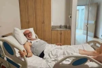 Beslediği boğasının saldırısına uğradı, oğlunun müdahalesiyle hayatta kaldı