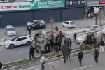 Beylikdüzü’nde direğe çarpan araç takla attı 