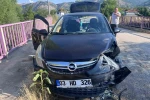 Bilecik’te iki otomobil kafa kafaya çarpıştı: 1 yaralı 