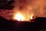 Binanın çatısında korkutan yangın 