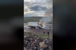 Bingöl’de seyir halindeki kamyon alev alev yandı 