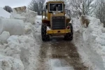 Bitlis’te ulaşım için 5 metrelik kar engelini aştılar 