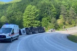 Bolu’da kontrolden çıkan tır devrildi 