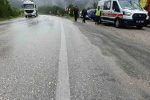 Bolu’da virajı alamayan hafif ticari araç yoldan çıktı: 3 yaralı