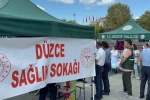Bu sokağa gelenler sağlık taramasından geçti