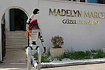 Bursa’da güzellik merkezine robot işçi mesaiye başladı 