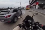 Bursa’da motosikletlinin ölümden döndüğü anlar