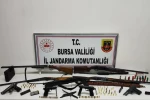 Bursa’da ruhsatsız silah operasyonu... Çok sayıda silah ve mühimmat ele geçirildi