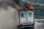 Bursa’da seyir halindeki kamyonet alevlere teslim oldu 