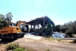 Bursa’da zeytinliğe yapılan kaçak depo böyle yıkıldı