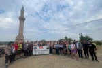 Çal’da geçmiş yeniden canlandı Deve ve atlardan oluşan kervan, asırlık güzergâhta yürüdü