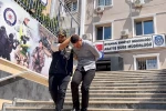 Camide namaz kılan şahsın içerisinde 450 bin TL bulunan çantasını çalan şüpheli yakalandı