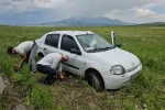 Çamura saplanan aracı kurtarma çalışması 