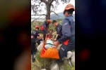 Dağa tırmandığı sırada düşerek yaralanan kişiyi ekipler kurtardı 
