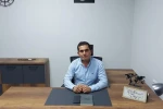 Demircilik yapan muhtar iş kazası geçirdi 