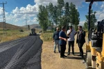 Demirözü’nde kaymakamdan vatandaş ve yol çalışmalarına ziyaret