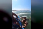 Denizde boğulma tehlikesi geçiren 2 kadın ve 1 çocuğun kurtarılma anı kamerada 