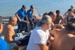 Denizde yüzdüğü esnada beyin kanaması geçiren vatandaşı deniz polisi kurtardı
