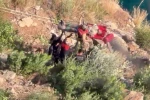 Denize uçan otomobilin 7 saatlik operasyonla kurtarılan sürücüsü hastanede hayatını kaybetti 
