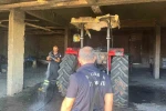 Depodaki traktör alev aldı