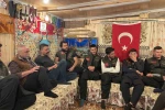 Depremde yaptığı ahşap ev, motosiklet severlerin buluşma noktası oldu 